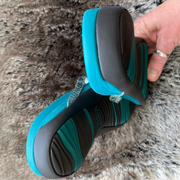 Vionic Women’s Rest Karina Backstrap Sandal in Teal Snakeskin W/ Silver. Sz. 6M. - Picture 8 of 11